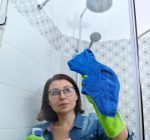 Poznaj niezawodny sposób na czystą kabinę prysznicową