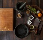 Jak wyczyścić deskę do krojenia?